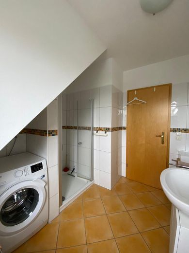 Flexibles Ostseehaus in Karlshagen – Wohnen und Ferienvermietung unter einem Dach – Badezimmer oben