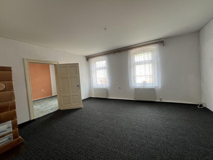 2 Familienhaus mit Scheune, Garagen und großem Garten – Obergeschoss Wohnzimmer 