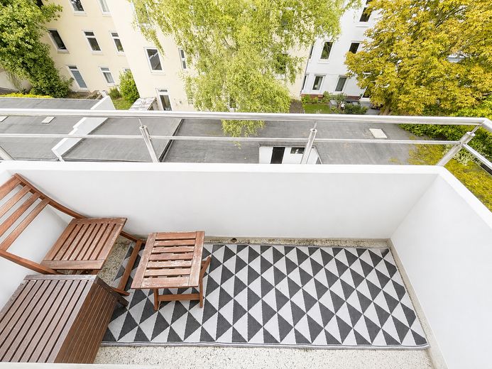 Élégant appartement familial ancien | 117 m² | 4,5 pièces | Garage | Loggia | Vue sur la verdure | Tarpenbek – Photo 14
