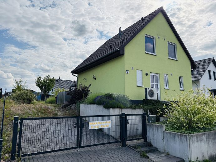 Frontansicht mit Hoftor