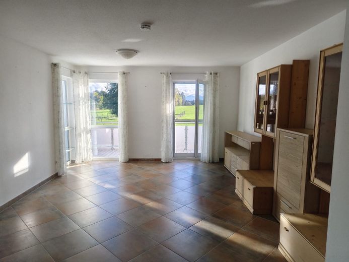 Zentral gelegene 80qm-Wohnung mit großem Sonnenbalkon – Wohn- und Essraum