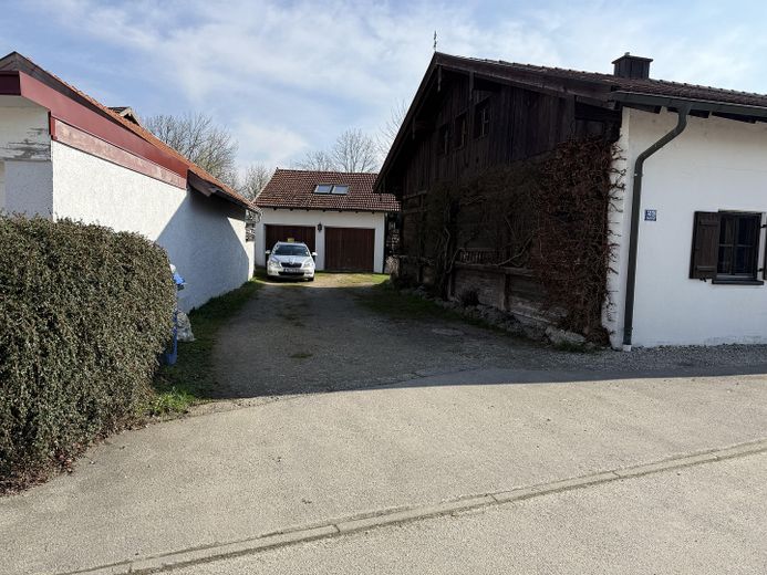 charmant rustig 1-kamerappartement in Mühldorf-Mößling – Ansicht Haus von Seite