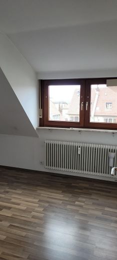 Appartement mansardé de 3 pièces avec balcon et garage à Stuttgart-Weilimdorf – Photo 5