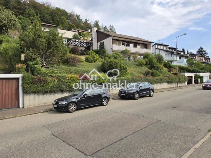 Provisionsfrei: Großzügiges Einfamilienhaus in ruhiger Aussichtslage mit teilbarem Großgrundstück – Foto 1