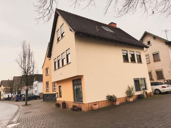 Nobelino.de - schönes & gepflegtes Einfamilienhaus mit Dachterrasse in Hungen – Foto 1