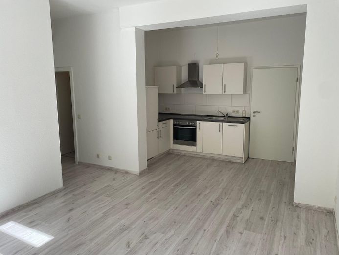 Available immediately! Ground-floor apartment incl. kitchen, large garden and proximity to the S-Bahn – offene Küche