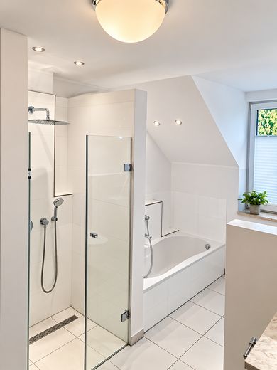 Luxueuze woning in Quickborn – 18_Bad en suite OG