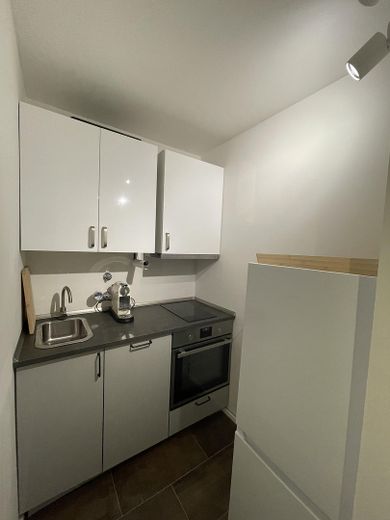 Renoviertes Studio in Bogenhausen nahe Herzogpark – Küche