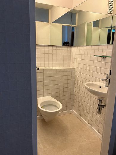 Spacious 3.5-room apartment with balcony & fitted kitchen, good transport connections in Bissingen – WC