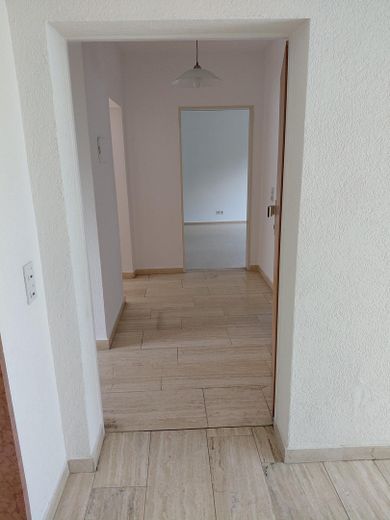 Şampanya havasında huzur vahası, komisyonsuz – Flur Richtung Schlafzimmer