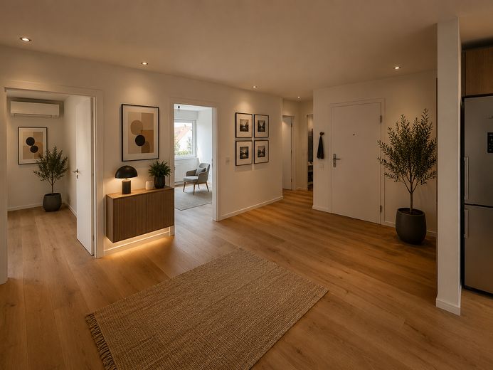 Moderne 4 Zimmer DG Wohnung mit Garten in ruhigem gehobenen Wohngebiet – Diele