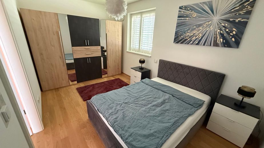 Voll möbliert, auch auf Zeit: exklusive 2-Zimmer-Gartenwohnung in Top-Lage in Freilassing – Foto 12