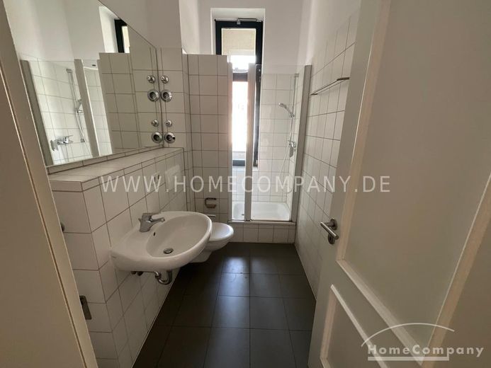 28024 HomeCompany Dresden Möbliert/Furnished 2-Zimmer Apartment  im Herzen der Radeberger Vorstadt mit 2 Balkonen max. 2 Personen – 1c6a2cc97f389482d742c941e81c09173383bf42.jpg
