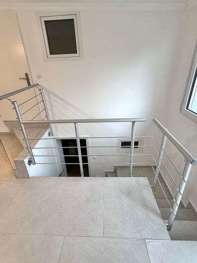 Modernized 5-room mid-terrace house in Bremen-Hastedt with garden, terrace & 2 bathrooms – Flur