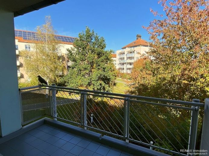 Büyük balkonlu ve kapalı otoparkta park yeri bulunan, iyi konumda güzel 2 odalı daire – Fotoğraf 1