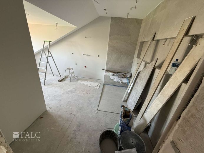 Großzügiges Zweifamilienhaus mit Einliegerhaus, 1.571 m² Grundstück – Badezimmer Haupthaus