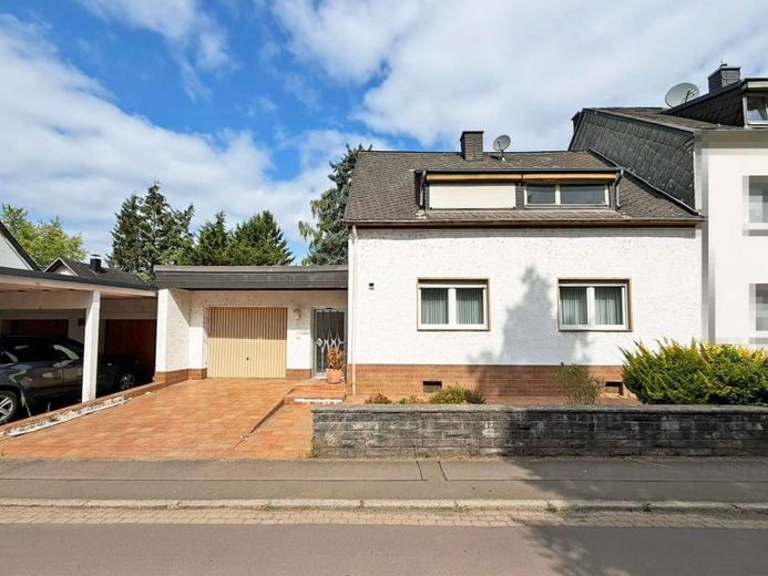 Konz: Einseitig angebautes Einfamilienhaus mit außergewöhnlich großem Grundstück & Garage – Foto 1