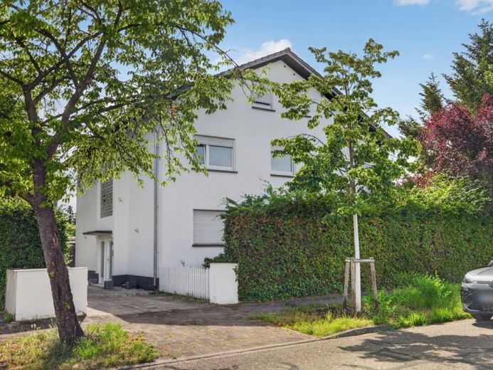 Großzügig wohnen mit Stil – 4-Zimmer-Eigentumswohnung mit Sonnenbalkon und Garage – Foto 1