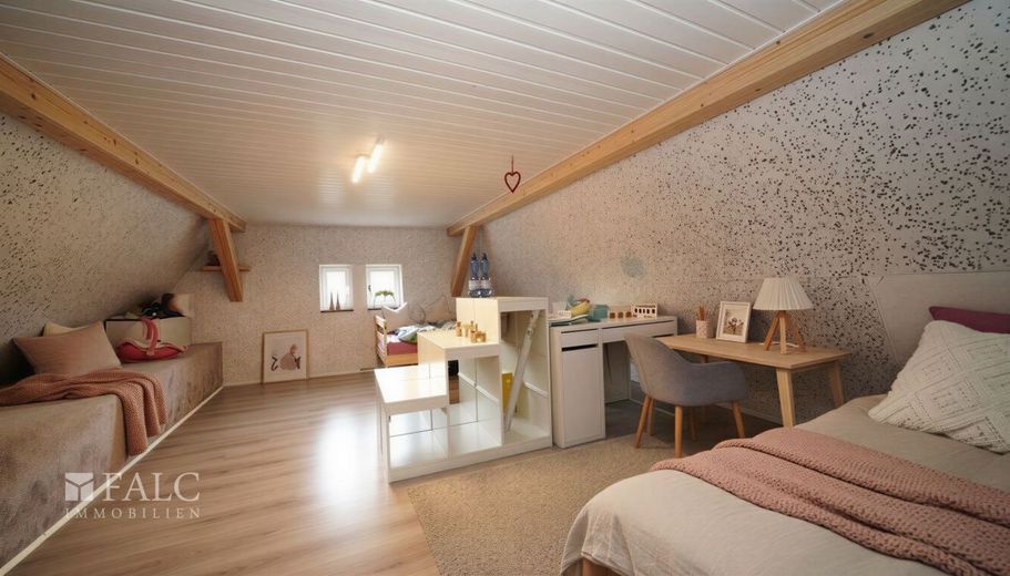 Saniertes Einfamilienhaus mit Platz für die ganze Familie! - FALC Immobilien Heilbronn – Für die Kinder! (Vis.)