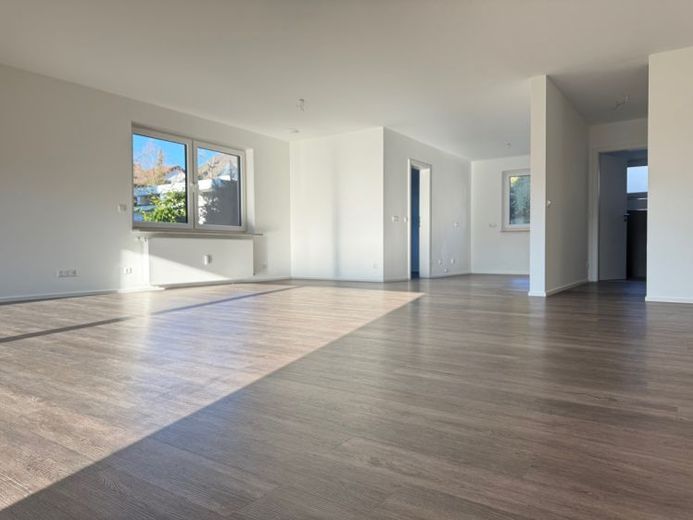 HN-OST/ VORZUGSLAGE: 4,5 Zimmer Luxuswohnung im XXL-Format ! – Foto 1
