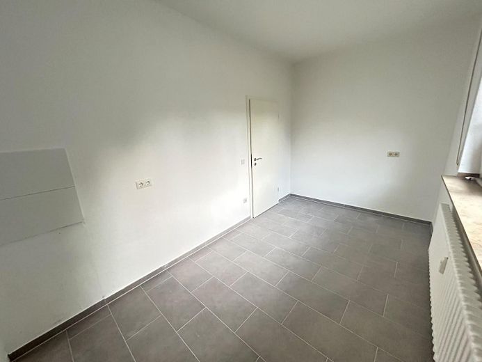 Erstbezug nach Renovierung - Apartment mit eigenem Garten und Garage in ruhiger Lage – Küche