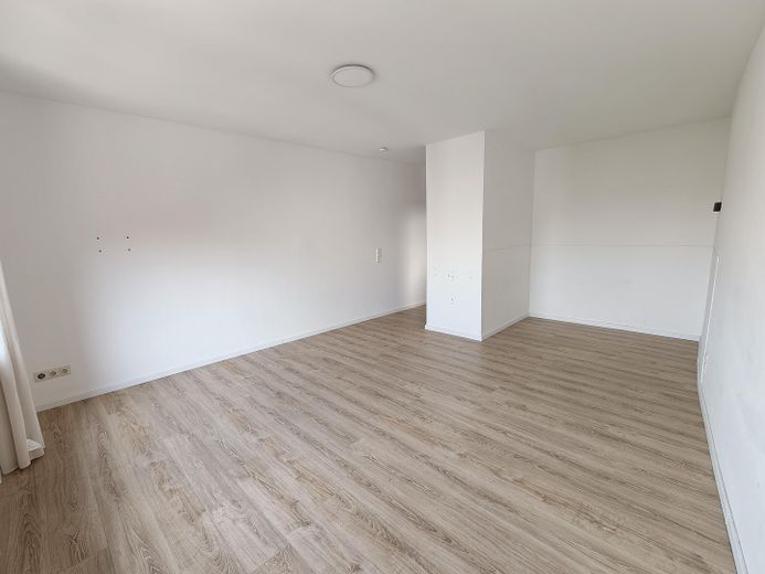 Charmantes 1,5 Zimmer Appartment mit Pantry Küche und KFZ Stellplatz - Frei ab 01.09.26 – Wohn-/Schlafbereich