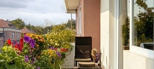 Von Privat! Perfekt vermietete Wohnung, 2ZKB, gr. Balkon mit herrlichem Weitblick – Süd-Ost Balkon