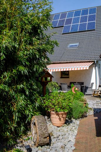 Einfamilienhaus m. energetischen Raffinessen! Prov-Frei! – Terrasse und Garten