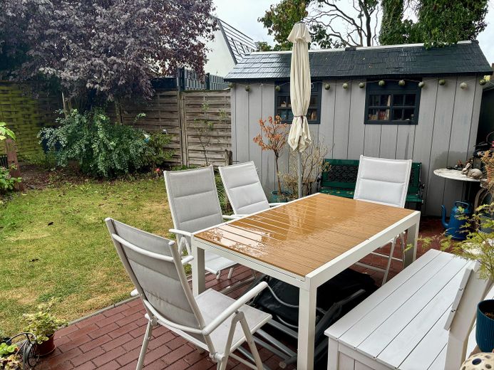 Wertbeständiges Mehrfamilienhaus mit langfristigem Entwicklungspotenzial – provisionsfrei – Garten-Rückseite