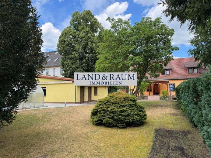 Große Doppelhaus-Hälfte mit sonnigen Grundstück in Beelitz Heilstätten – Photo 1