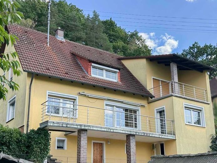 Bezugsfrei & gut gepflegt: flexibles Einfamilienhaus mit Weitblick in Kronach-Friedrichsburg – Foto 1