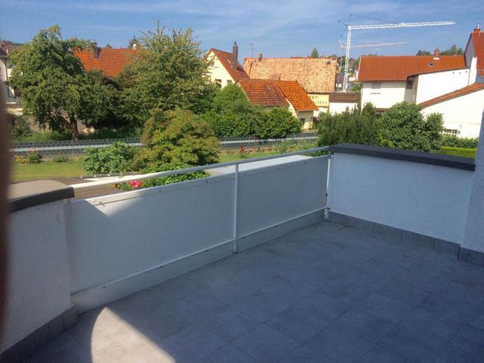 Einfamilienhaus mit 5 Zimmern ab sofort zu vermieten – Großer Banlkon nach hinten 