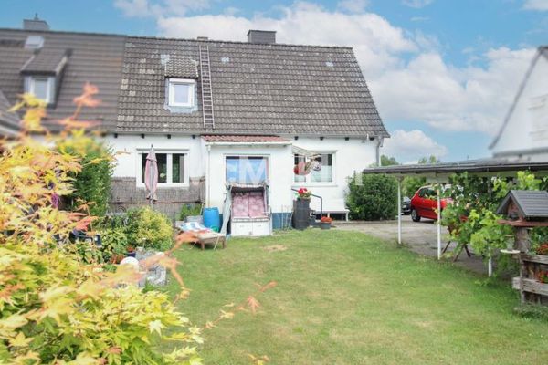 Gepflegte DHH mit tollem Grundstück