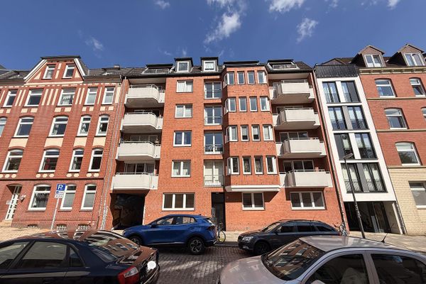 Wilhelmplatz ve Schreventeich yakınında, komisyonsuz, yeni yenilenmiş zemin kat dairesi ve park yeri
