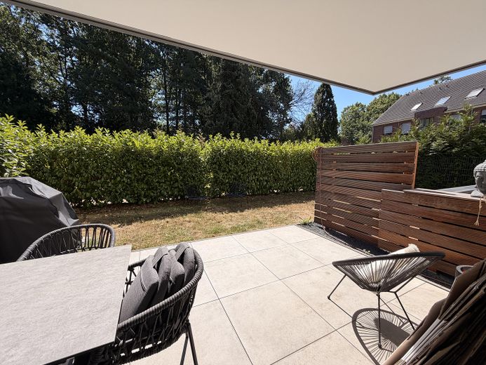 ruhig gelegene Neubauwohnung mit Südterasse – Terasse & Garten