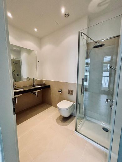 Provisionsfrei: Außergewöhnliche Dachgeschosswohnung mit Blick über Berlin und toller Dach-Terrasse – Bad 1 en suite