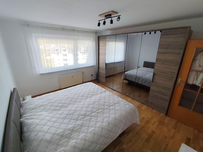 Grand appartement de 4 pièces avec balcon et place de parking en sous-sol, dans un quartier prisé de Bad Homburg – Schlafen 2