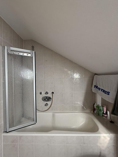 Moderne 2-Zimmer-Dachgeschosswohnung in zentraler Lage von Lohr am Main – Badezimmer