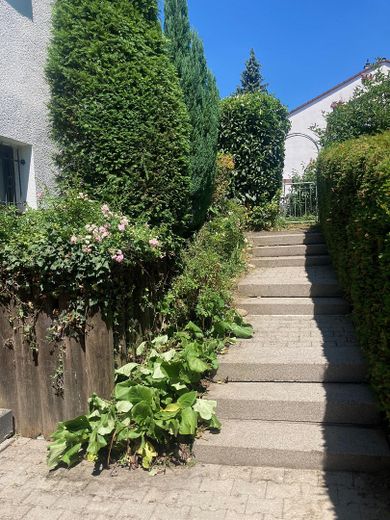 Casa indipendente e spaziosa in una posizione tranquilla e privilegiata (Bietigheim-Lug) – Hausansicht vom Fußweg
