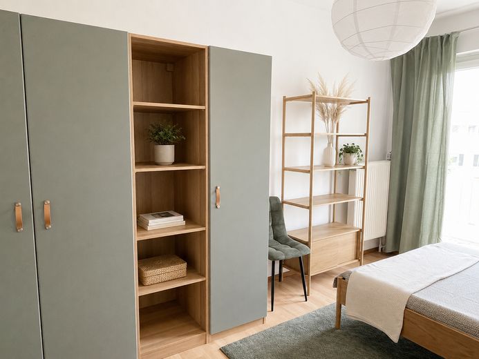 4er-Mädels-WG: Helles 14 m² Zimmer vollmöbliert – Zellerau an den Mainwiesen – Schrank