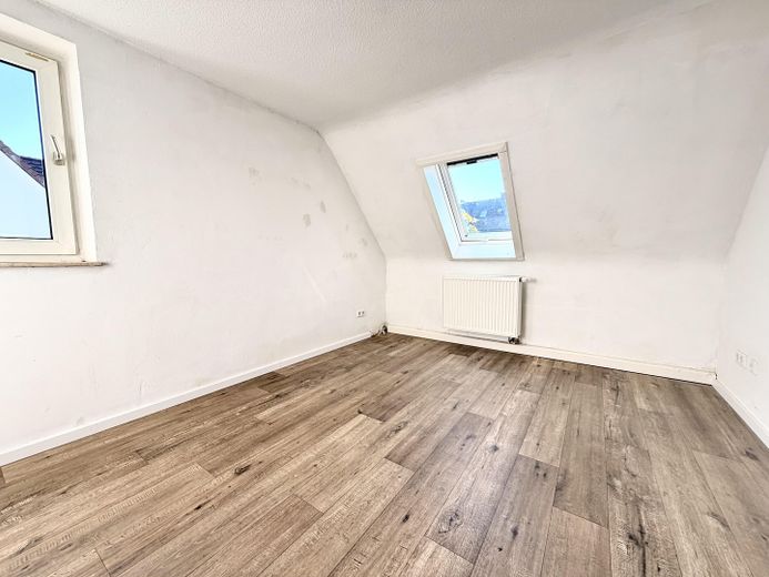 Viel Raum für Familie oder Investment – leere 4 Zimmer-Wohnung + PROVISIONSFREI + – Raum 4