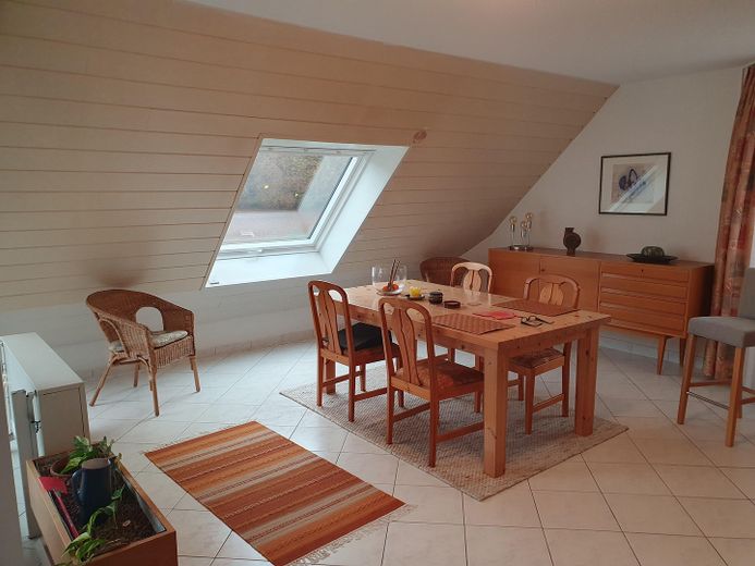 Attraktive lichtdurchflutete Maisonette-Wohnung – Wohn- Ess-Bereich