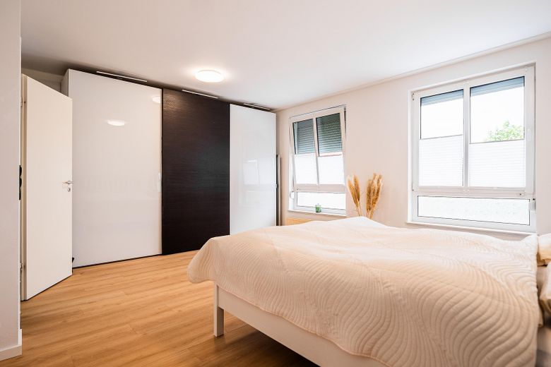 Provisionsfreies Modernsiertes Reihenendhaus in Elliehausen – Schlafzimmer