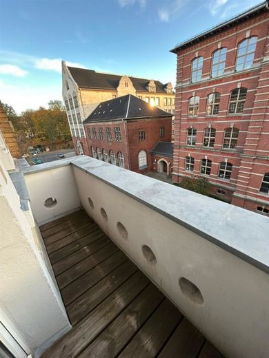 Großzügige und vermietete 2-Zi. mit EBK, 2xBalkon und Laminat in zentraler Lage – PHOTO-2024-10-28-16-12-21_1