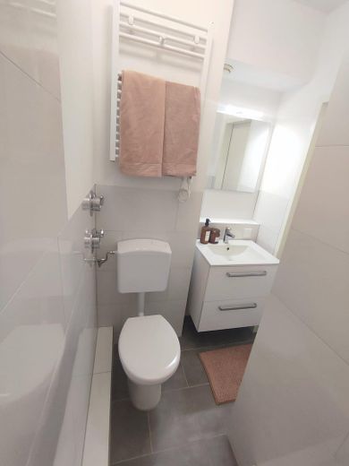 Helles Badezimmer