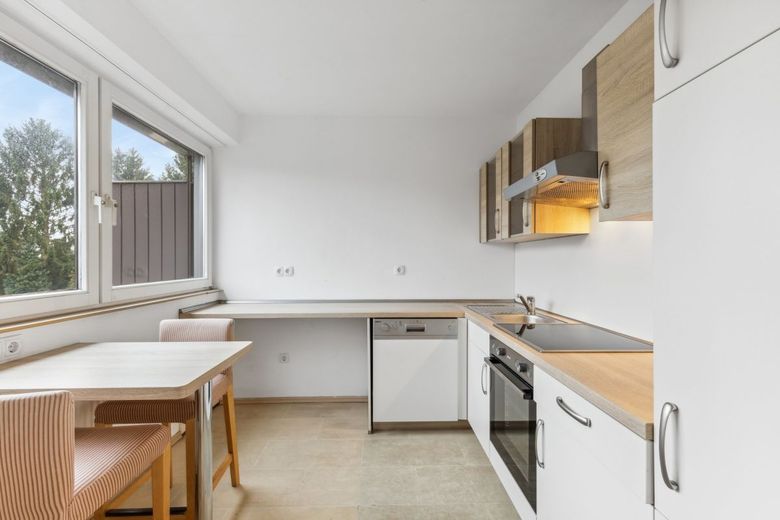 Modernisierte 3-Zimmer-Wohnung mit Tiefgaragenstellplatz in
bester Lage von HH-Meiendorf – Küche