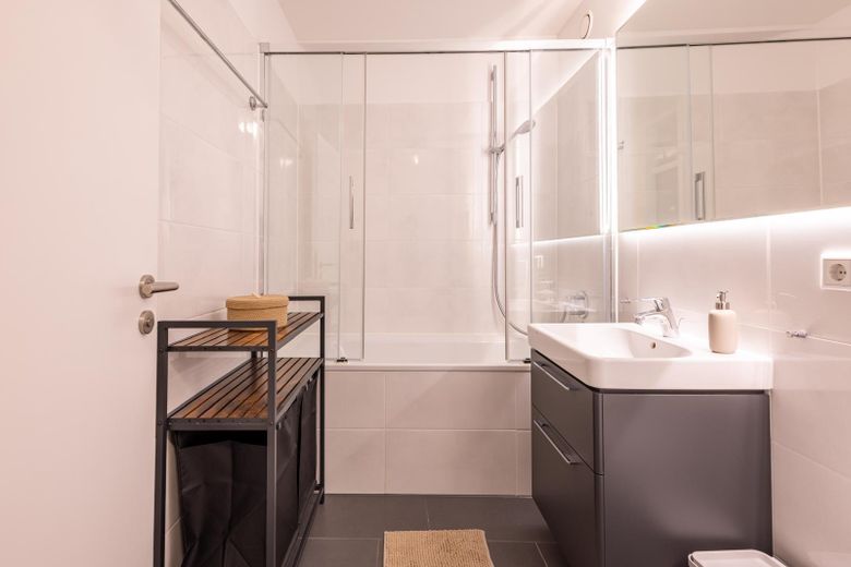 Neu möblierte, ruhige Terrassenwohnung inkl. Schwimmbad im Haus – Foto 1