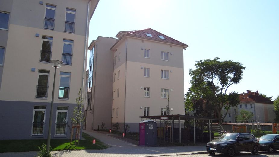 Frisch saniert & bezugsfertig I 3-Zimmer I Einbauküche I riesiger Sonnenbalkon - von privat – Hausansicht