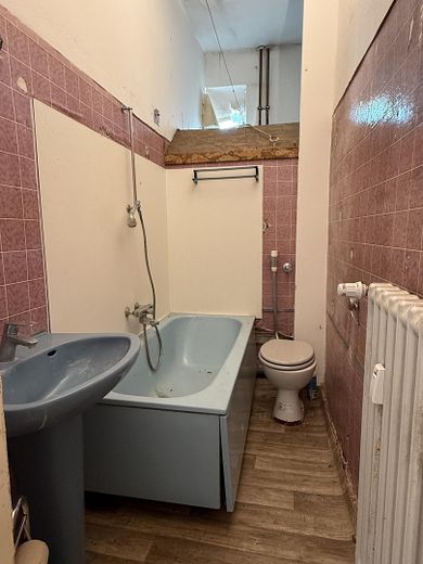 Bezugsfreie helle 2-Zimmer VH Altbauwohnung in der Nähe vom Schloss Charlottenburg (provisionsfrei) – Bad