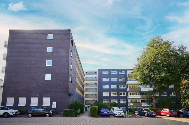 Appartamento modernizzato di recente, 3 locali con balcone – Aussenansicht